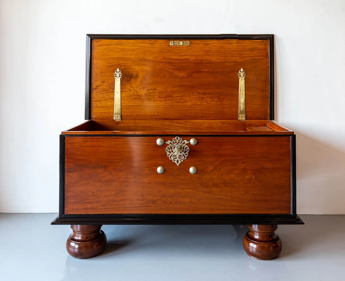 CHE-139 1L Indo-Dutch Satinwood & Ebony Chest on Trestles l The Past Perfect Collection l Singapore