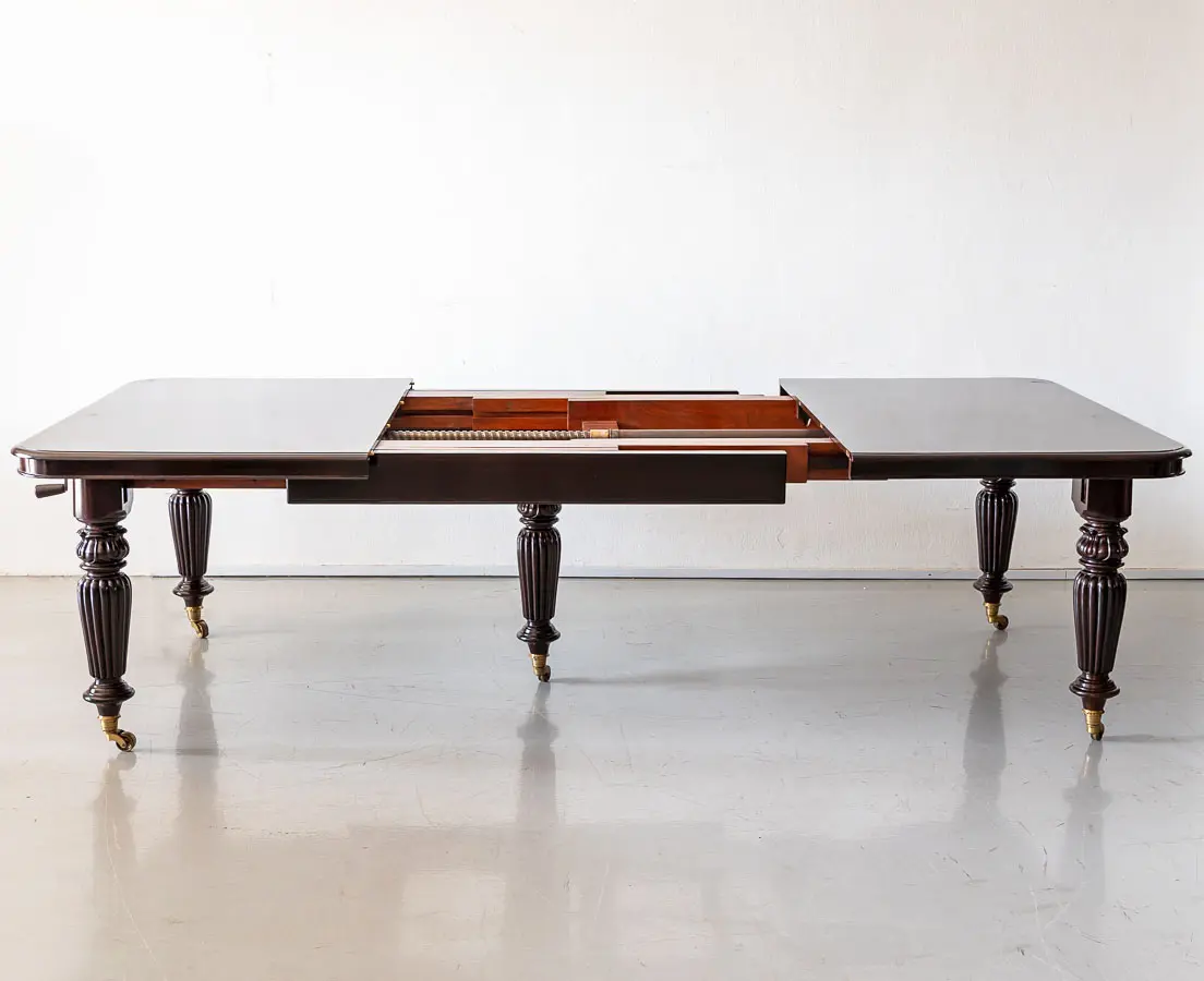 Extendable with extra leaves - The Past Perfect Collection - Singapore