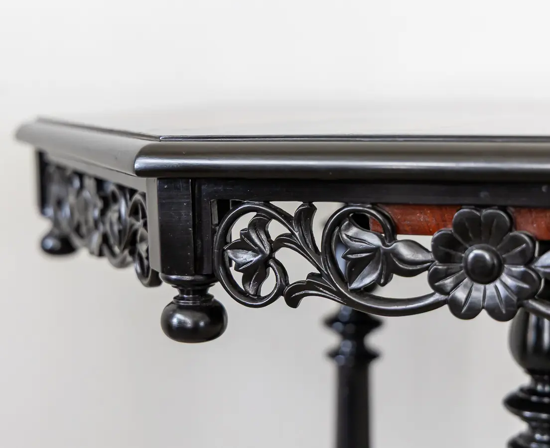 TAB-663 Dutch Speciman Table-L1d