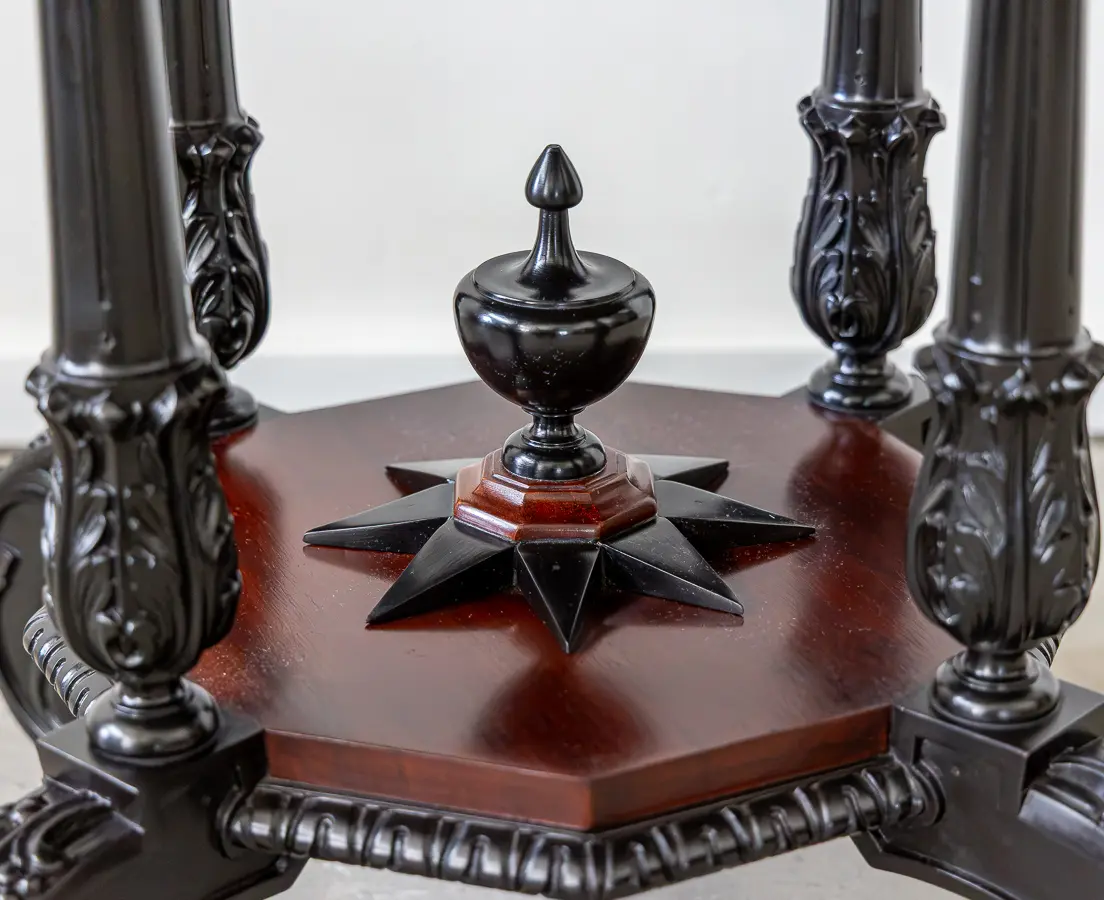 TAB-663 Dutch Speciman Table-L1g