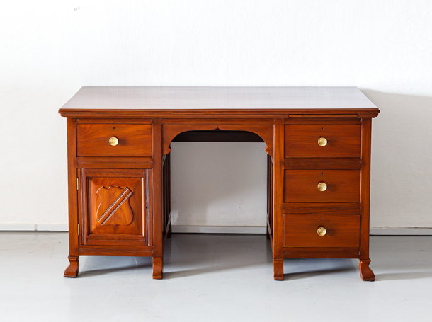 colonial style writing desk